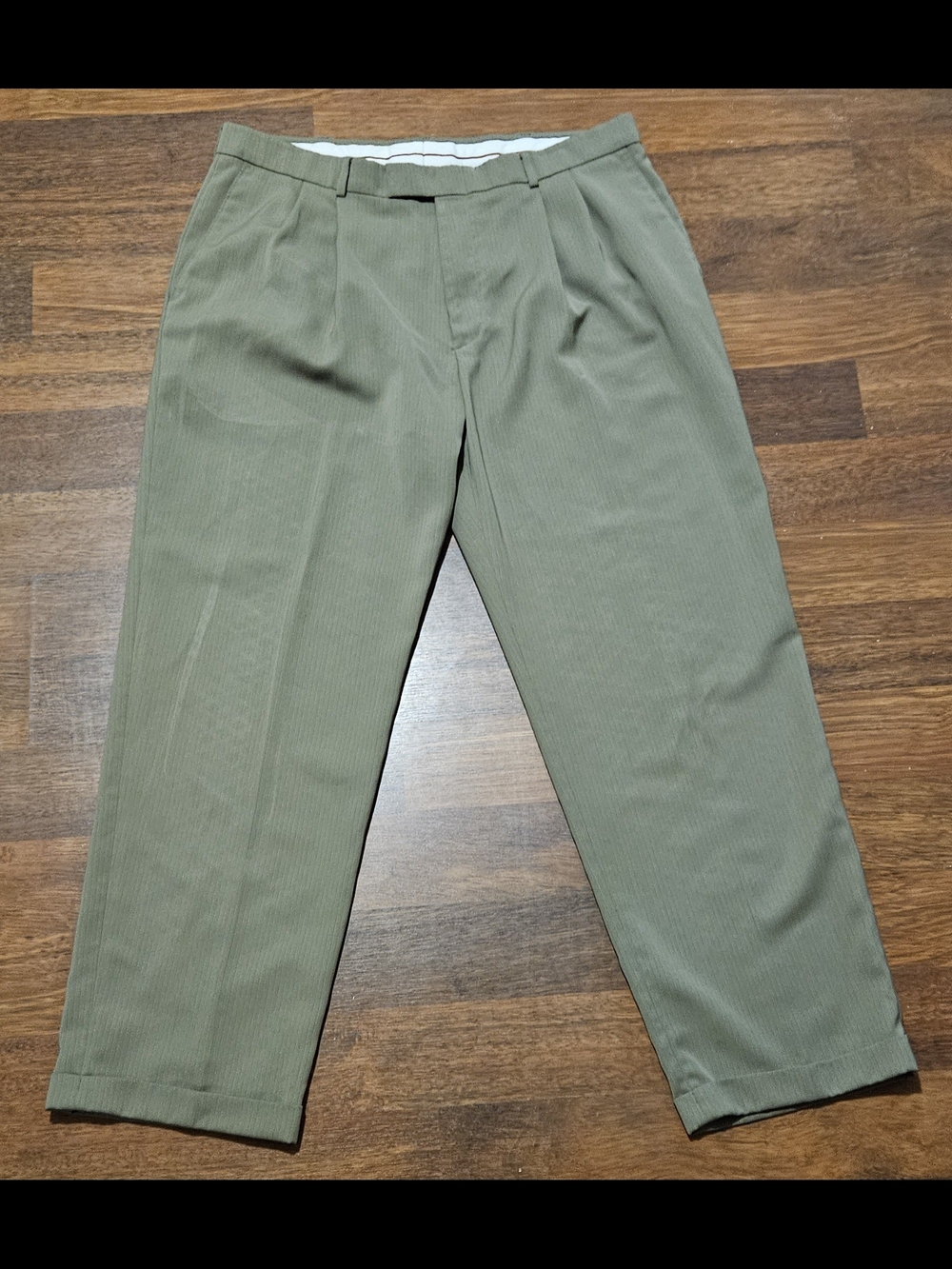 HAGGAR mens dress pants SIZE 40x32 COLOR TAN CLD